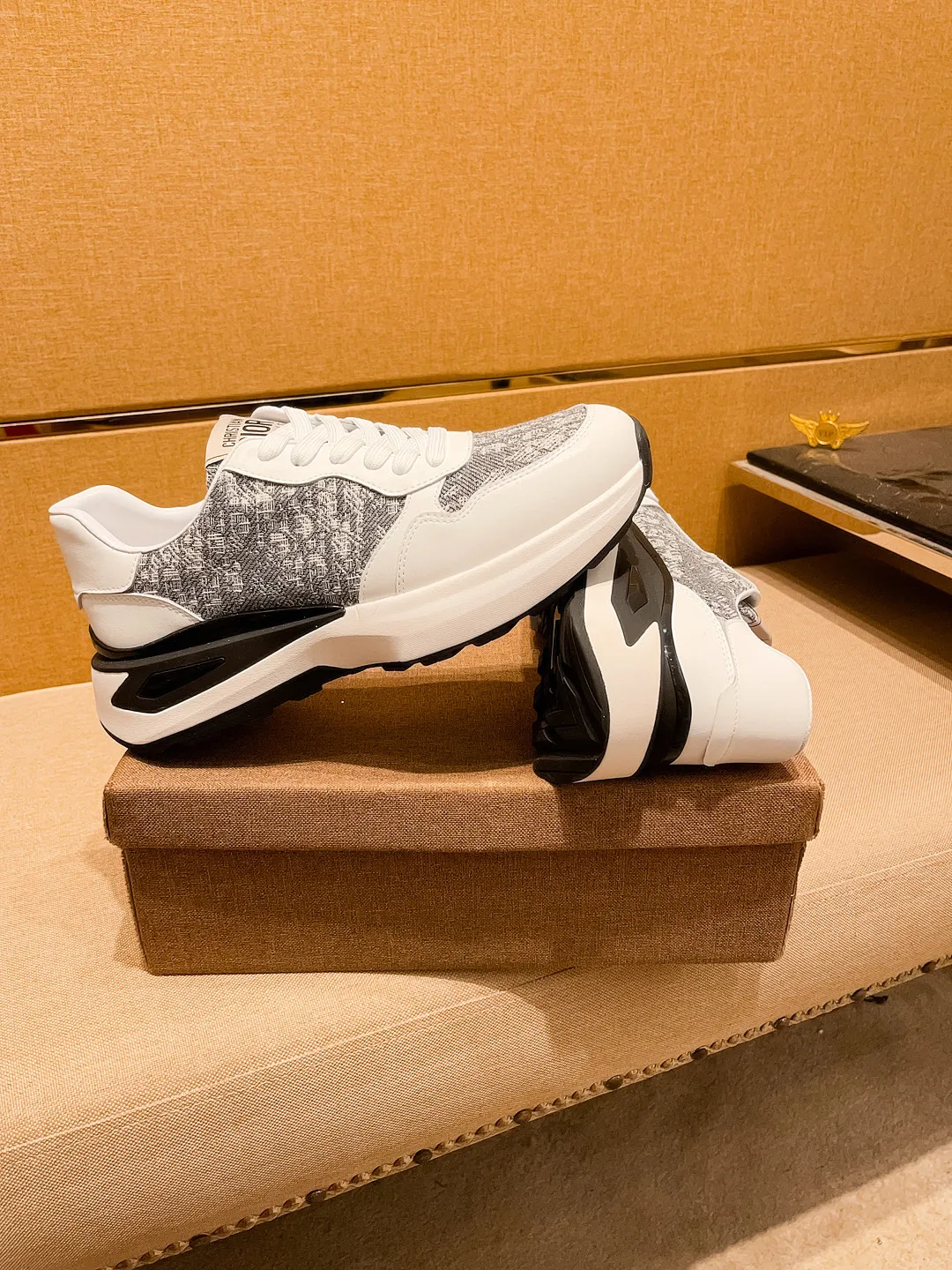 Men's shoes💰 460💰【Dior】🔥Men's high-end brand of shoes official website 1:1 latest masterpiece: the upper is made of Italian imported first-layer cowhide with a comfortable and breathable lining➕original non-slip and wear-resistant outsole🔥, making walking more convenient and comfortable! An exclusive new model, a stunning work, a beautiful 1:1 replica [color] compared to the official quality! Create a fashionable personality to set off your uniqueness! A must-have for trendy men! Classic🔥Size: 38-44 Color: 🔥 2⃣️ colors available🔥